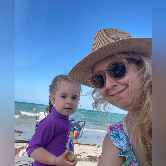 Meet the Posher “A girl should be two things:classy and fabulous."
- Coco Chanel - Picture 7 of 16